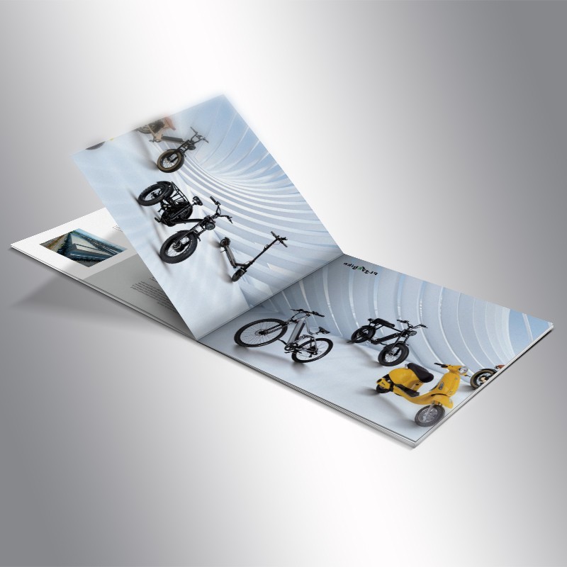 如何根據目標市場的語言需求制作多語言版本的宣傳冊及畫冊，以提高信息的國際傳播效率和覆蓋面，并有效結合設計內容進行呈現？